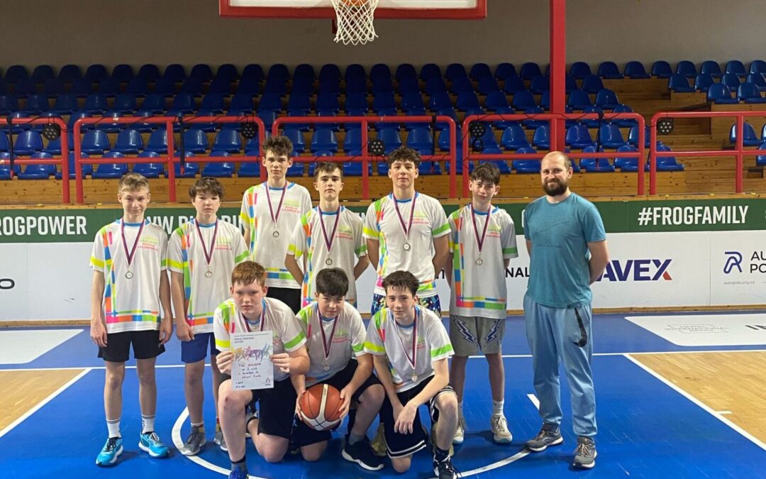 Třetí medaile v řadě! Basketbalový tým Kuldovky zářil i letos