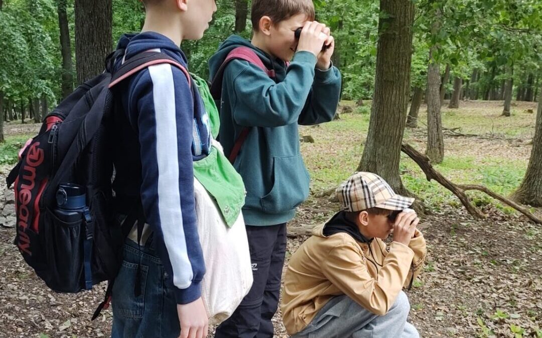 Páťáci poznávali lesní svět
