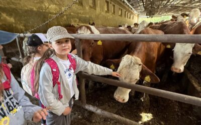 Třeťáci na výletě v Ujčově zažili bobříky i dojení krav